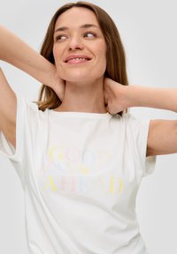 s.Oliver RELAXED FIT biały