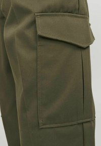 Jack & Jones BILL CLEAN - Cargohose - olive night