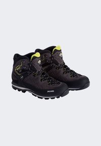 Scarpe da trekking nere con tomaia texturizzata, dettagli verde lime, suole in gomma robuste e punta rinforzata. Presentano lacci e supporto per la caviglia.