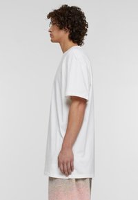 9N1M SENSE FLOWER TEE - Apdrukāts T-krekls - ready for dye