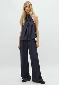 mbyM ASAKA-M - Püksid - ombre blue