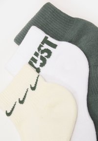 Nike Performance EVERYDAY PLUS CUSH ANKLE UNISEX 3 PACK - Calcetines de deporte - coconut