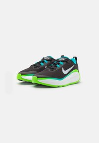 Nike Performance INFINITY FLOW UNISEX - Tenisice za cestovno trčanje - black/football grey/aquamarine/green strike