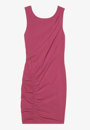 Abito aderente rosa senza maniche con un design laterale arricciato, dalla texture morbida e con scollo rotondo.