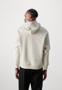 Guess Jeans HOOD REG AMERICA TRAD - Felpa - biscotti