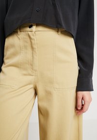 Weekday Tygbyxor - beige