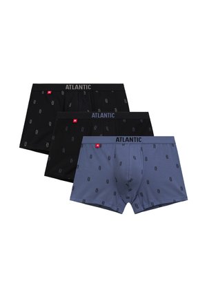 Trzy pary męskich bokserek w kolorze czarnym i niebieskim, każda z małym powtarzającym się wzorem logo "ATLANTIC" oraz paskiem z nadrukowanym logo.