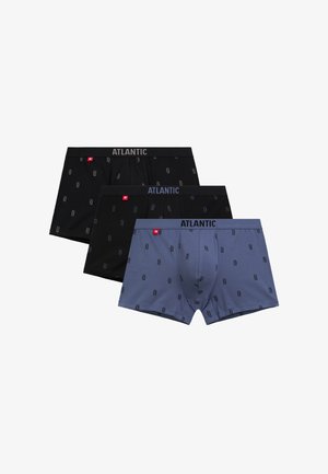 Trzy pary męskich bokserek w kolorze czarnym i niebieskim, każda z małym powtarzającym się wzorem logo "ATLANTIC" oraz paskiem z nadrukowanym logo.