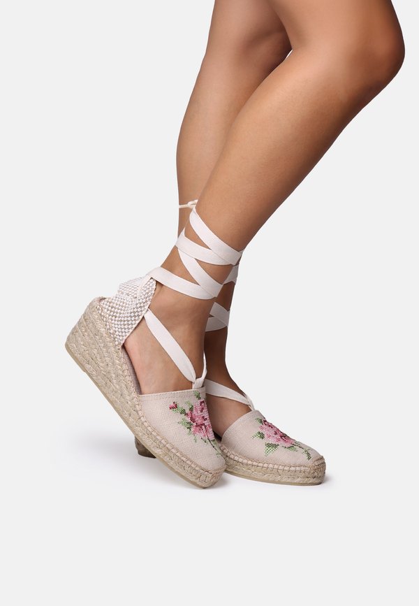 VENECIA - Plateaupumps - cru