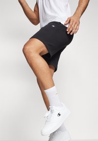 Champion BASICS BERMUDA - Šortky - black