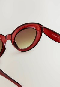 Sunglasses - red