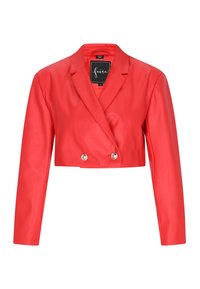 Rød cropped blazer lavet af glinsende materiale med dobbeltknaplukning og to sølvknapper. Har en klassisk spids krave og lange ærmer.