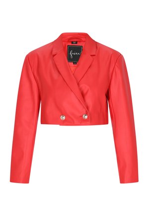 Blazer scurt roșu realizat dintr-un material lucios, cu închidere dublă și două butoane argintii. Dispune de un guler clasic cu vârfuri și mâneci lungi.