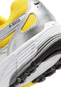 Nike Sportswear P 6000 UNISEX żółty