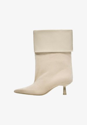Bershka, HIGH-HEEL WITH FOLD-OVER DETAIL - ANKLE BOOTS - Bottines - white