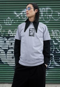 HUF METABLAST TEE UNISEX - T-shirts med print - dust purple