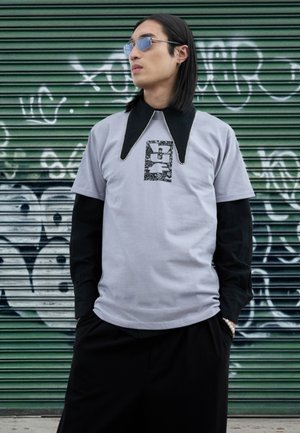 HUF METABLAST TEE UNISEX - Nyomott mintás póló - dust purple