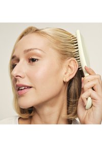 Tangle Teezer TT - ULTIMATE DETANGLER - EXTRA GENTLE - EUCALYPTUS GREEN - Hiusasuste - light yellow