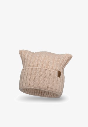 Gorro de punto en beige suave con detalles que imitan orejas de gato, con textura acanalada y una pequeña etiqueta de cuero en el lateral.