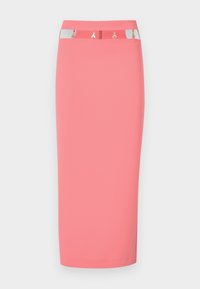 Fustă rosa din material elastic, cu un brâu argintiu și negru cu accente metalice și un design elegant, ajustat.