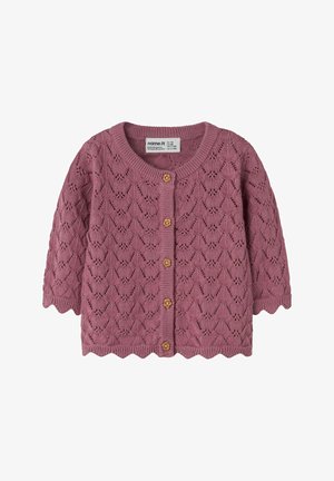 Cardigan pour bébé tricoté mauve avec des boutons à motif floral, des bords festonnés et un motif en dentelle chevron, taille pour 1 à 2 mois.