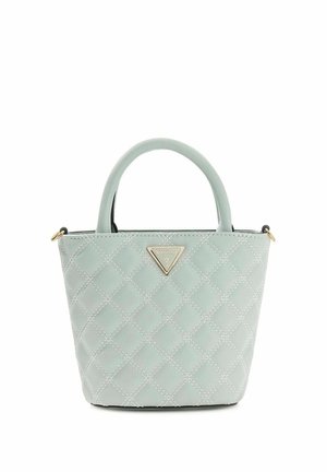 Petit sac à main matelassé bleu clair avec poignées arrondies et logo triangulaire doré Guess au centre avant.