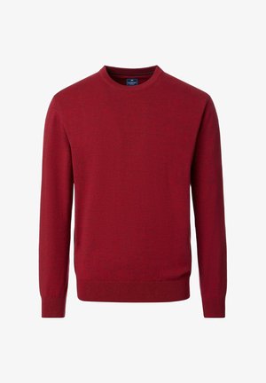 Herrenpullover mit langem Arm und Rundhalsausschnitt in einem einfarbigen tiefen Rot, mit gerippten Bündchen und Saum, auf weißem Hintergrund dargestellt.