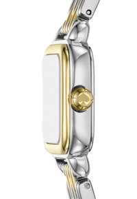 Metallarmband med en rektangulär boett med en silverfärgad kropp och guldaccenter. Inkluderar en signatur-guldkrona och en slät, polerad yta.