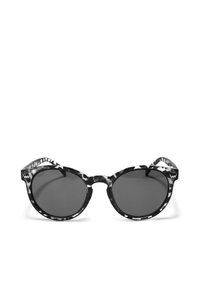 Černé a bílé sluneční brýle se vzorem, kulatými skly, kočičími očima a texturovanými stranami. Tmavá skla poskytují UV ochranu.