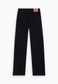 Jean en denim noir avec une coupe droite. Dispose de deux poches arrière et d'une étiquette en cuir marron à la taille. Texture lisse.