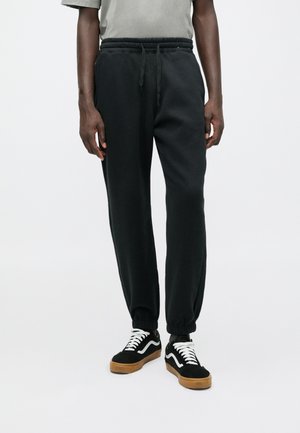 - Spodnie treningowe