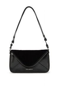 Fekete kézitáska bőr és bársony kivitelben, ferde cipzárral, hosszú, állítható pánttal és geometriai mintával.