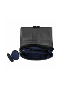 Clutch in pelle nera con una texture liscia, dotata di un interno blu navy e diversi scomparti. Include una piccola pochette rotonda con zip.