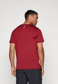 Under Armour LAUNCH - Camiseta deportiva - cardinal