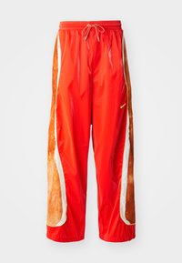 F.R.O.G TRACK PANT UNISEX - Pantaloni de trening - crimson/dark russet/white