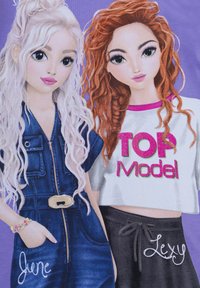 Due ragazze dei cartoni animati: una con i capelli bianchi in una tuta di jeans blu, l'altra con i capelli rossi ricci in una maglietta bianca corta con la scritta "TOP Model".