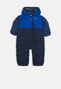 Vaalean sininen ja tumma laivastonsininen vauvojen talviasu, jossa on vetoketjulla suljettava etuosa, lyhyet hihat ja huppu, jossa on maastokuvioinen vuori.