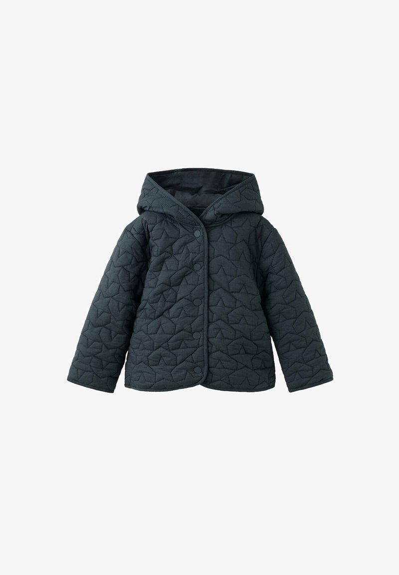 Veste matelassée noire pour enfants avec capuche et fermeture à pression à l'avant, présentant des motifs de couture en forme d'étoile.