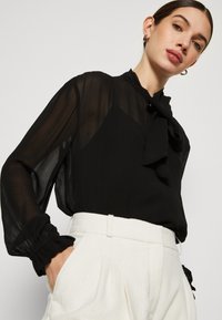 Scotch & Soda TIE NECK - Bluse - evening black