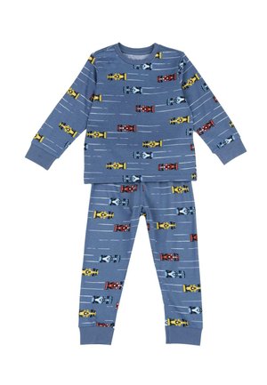 Ensemble de pyjama bleu à manches longues avec un motif de voiture. Présente des voitures de course vibrantes en rouge, jaune et bleu sur un tissu doux. Ceinture élastique sur le pantalon.