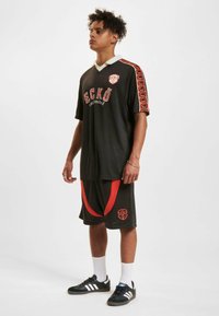 ecko unltd. CUTS - Shorts - black red