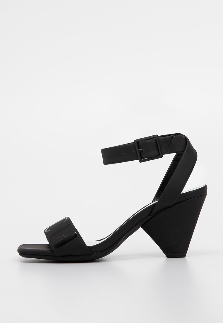 Armani Exchange Sandalen met hoge hak zwart Armani Exchange Sandalen met hoge hak zwart