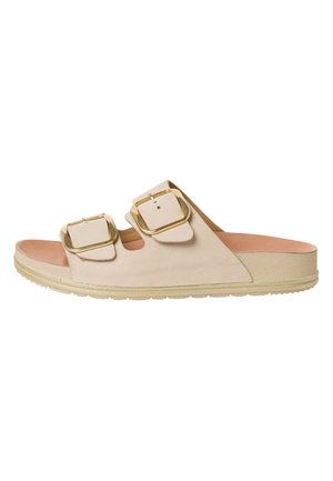Sandali slide beige con due grandi fibbie dorate, un design texturizzato e una soletta imbottita su una suola in gomma flessibile.
