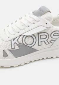 Michael Kors MILES TRAINER - Sneakers low - optic white