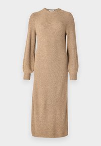 Beige gebreide jurk met lange, puffed mouwen, ribbeltextuur en schuin gestikte details, tot halverwege de kuit. Ronde halslijn en getailleerde pasvorm.