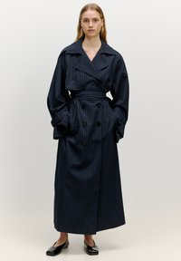 EDITED ÜBERGANGS REESE - Trenchcoat - navy