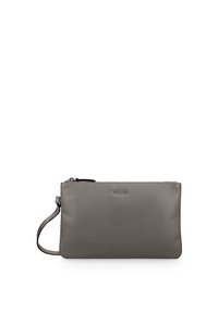 Pochette bracelet en cuir gris avec fermeture éclair et une fine sangle attachée sur le côté gauche, marquée "PICARD" à l'avant.