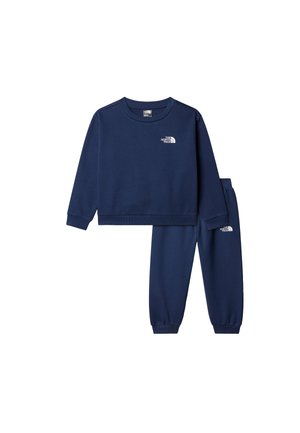 Mörkblå sweatshirt och mjukisbyxor i bomullsblandning, med ribbstickade muddar, rund halsringning och vit logobrodering på bröstet.