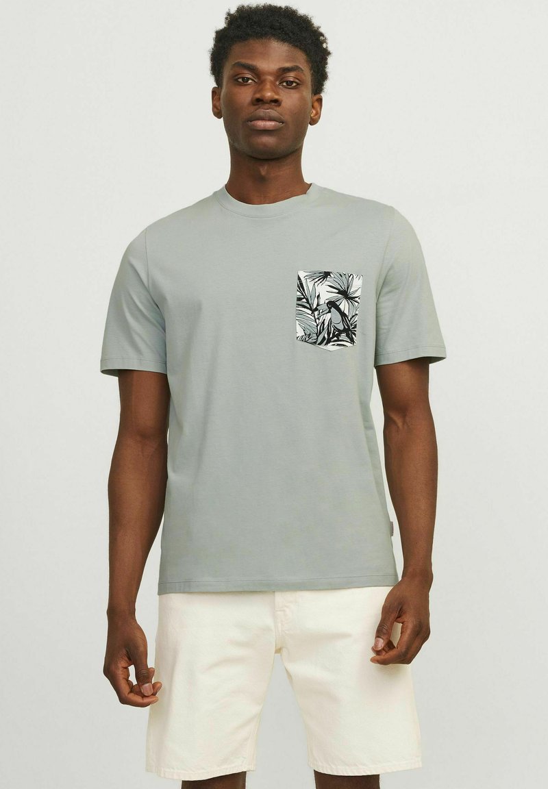 Jack & Jones GEDRUCKT RUNDHALS - Camiseta estampada - gray mist