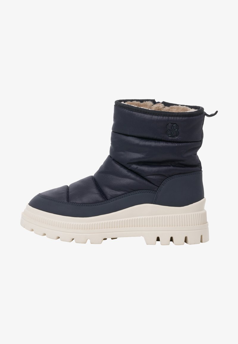Marineblaue isolierte Winterstiefel mit einem gepolsterten Design, einem Kunstfellfutter und einer klobigen, weißen Gummisohle mit strukturierter Profilierung.